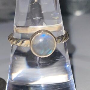 Flashy Labradorite Ring set in 925 Sterling Silver (Size 6)